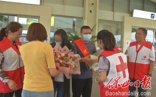 7月3日，杨春松回到芒市机场.jpg