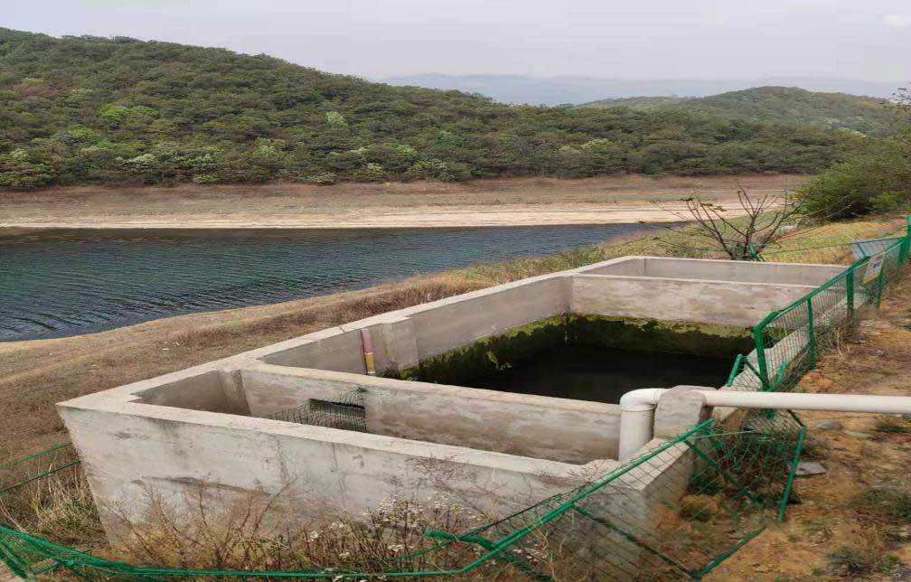 应急池积水处理前