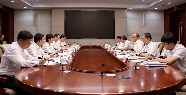 阮成发参加所在党支部党史学习教育专题组织生活会时强调忠实践行“五个坚持”重要要求 不断开创“三服务”事业新局面