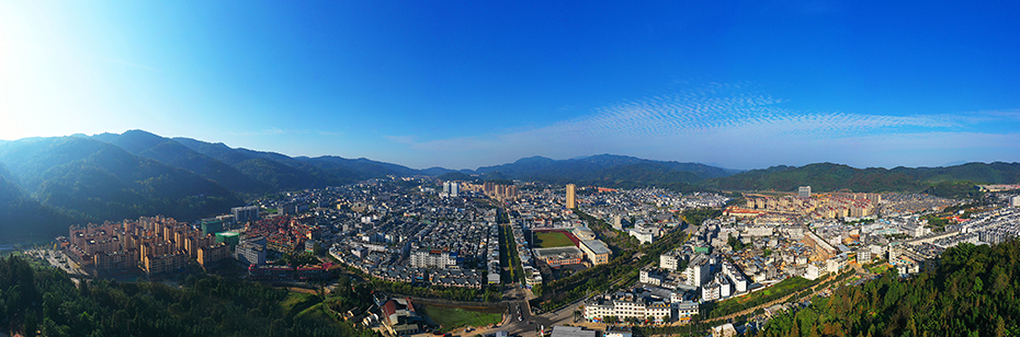 1.龙陵“美丽县城”全景.jpg