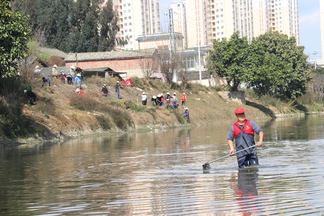 隆阳汉庄镇：干部群众齐发力，共护母亲河5.jpg