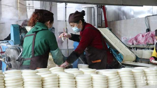 【年味】施甸：舂好粑粑过“大年”