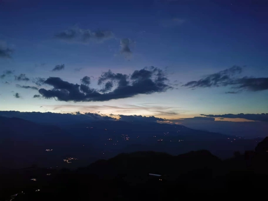 晚霞后，万家灯火千山暮（拍摄：蒋正旺 地点：万兴乡大水村）