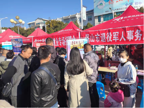 昔日参军献身国防 今日退伍建设家乡