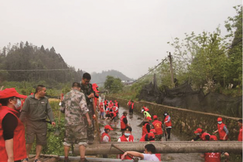 冒雨清河干劲冲天.jpg