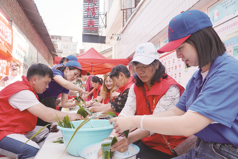 【我们的节日·端午】“粽”情端午　情暖社区.jpg