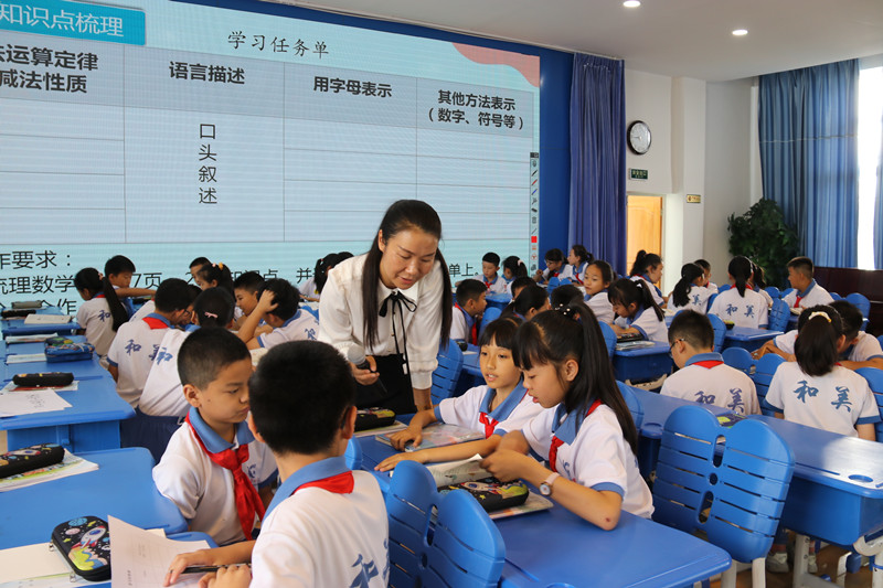 隆阳区开展中小学教师教学技能竞赛2.jpg