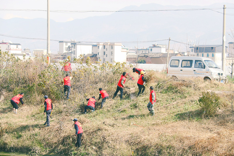 清洁河道垃圾.jpg