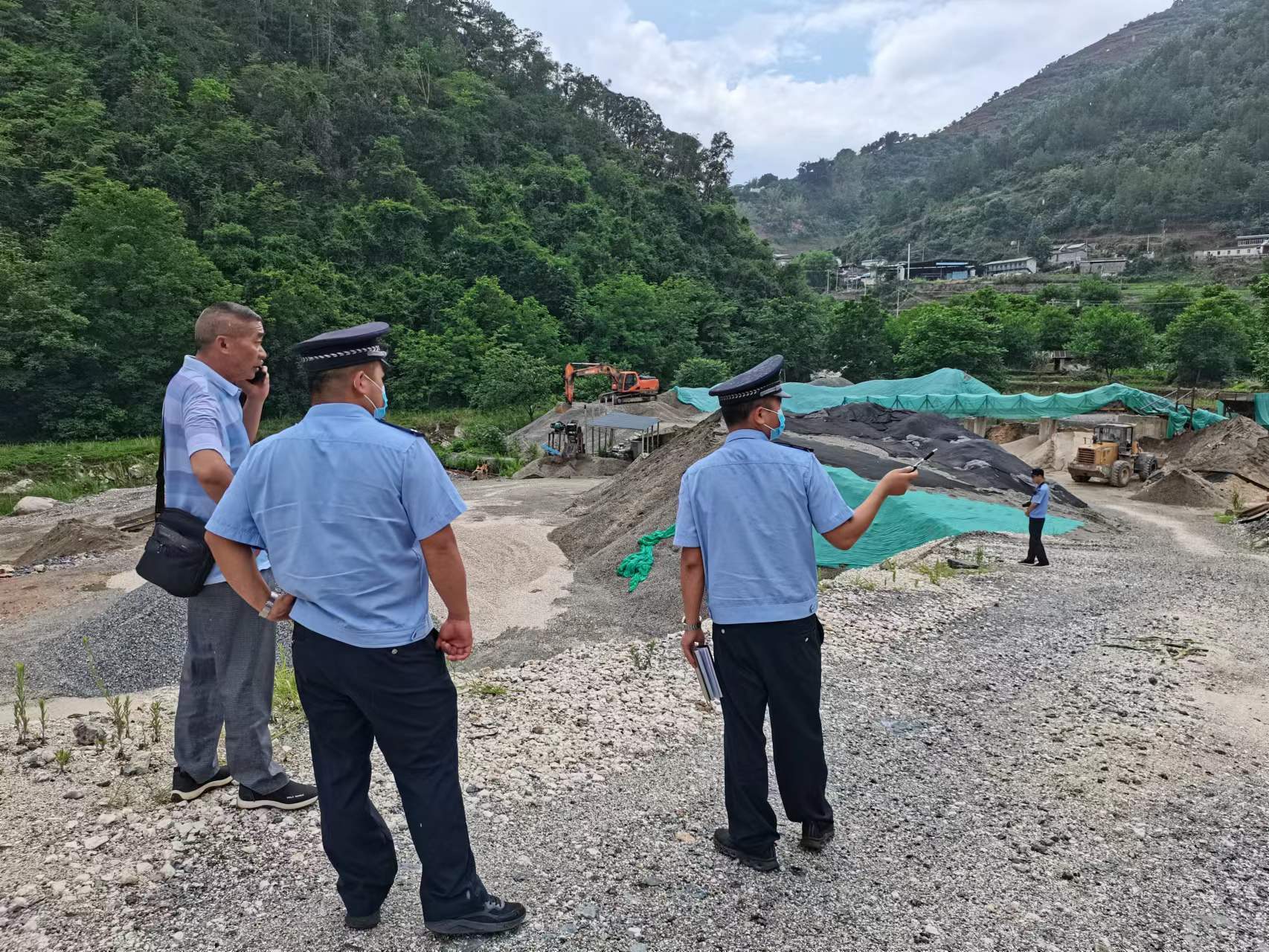 坚决拆除河湖区域内的违章建筑