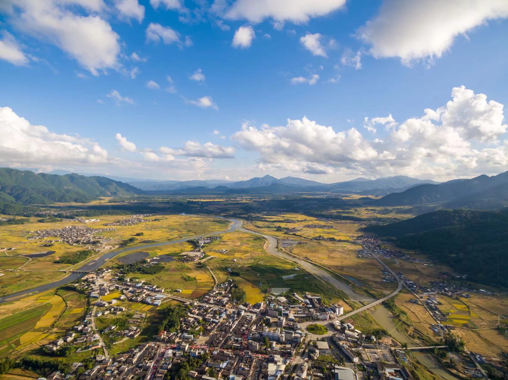 乡村河流胜景