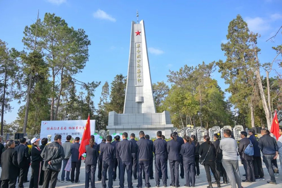 昌宁县总工会：传承红色基因 缅怀革命先烈.jpg