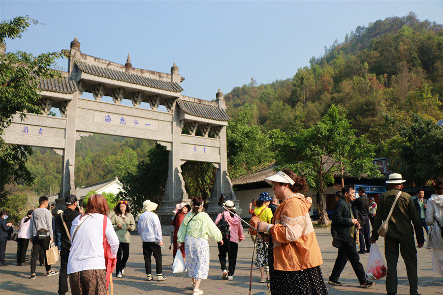 腾冲市热海景区.jpg