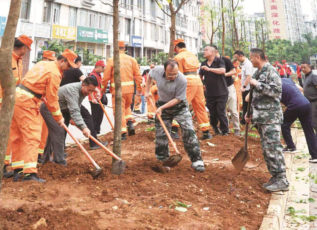 保山市开展2023年度市直机关义务植树活动.jpg